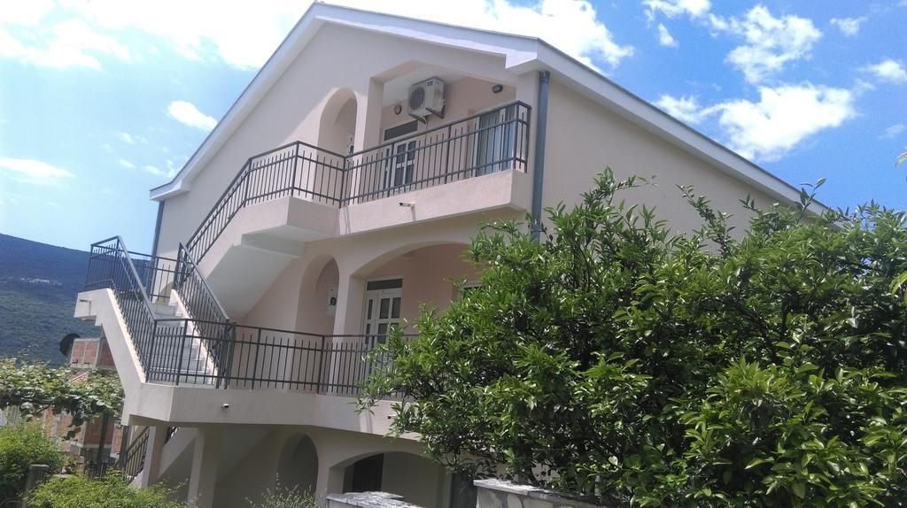 Apartment Ruzica Krstic ヘルツェグ・ノヴィ エクステリア 写真