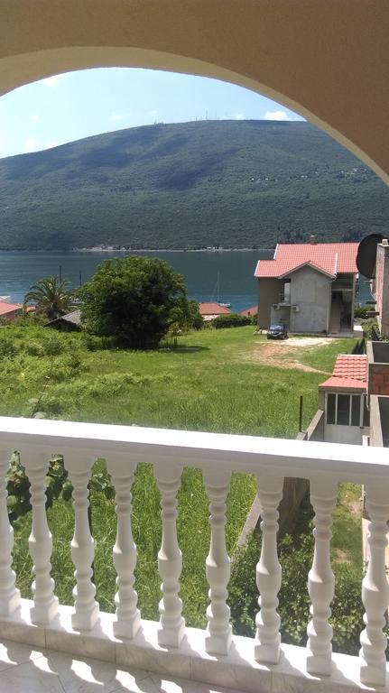 Apartment Ruzica Krstic ヘルツェグ・ノヴィ エクステリア 写真